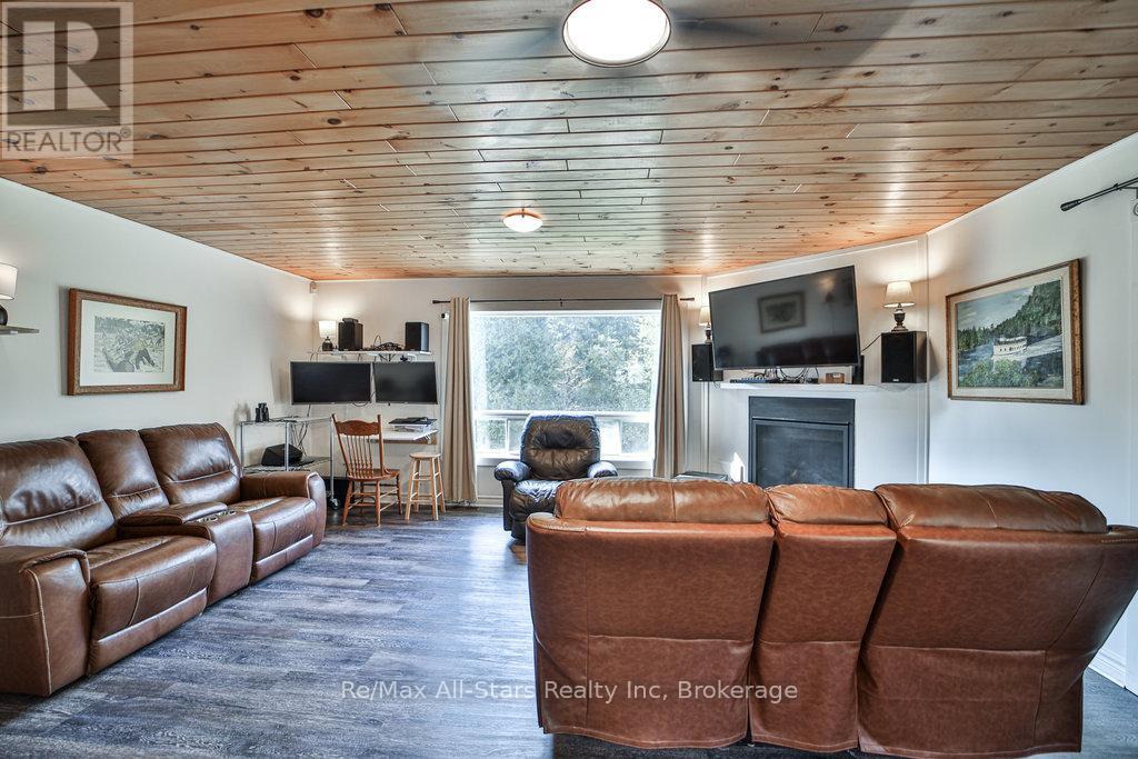 410 Etwell Road, Huntsville, Ontario  P1H 2J2 - Photo 9 - X12273214