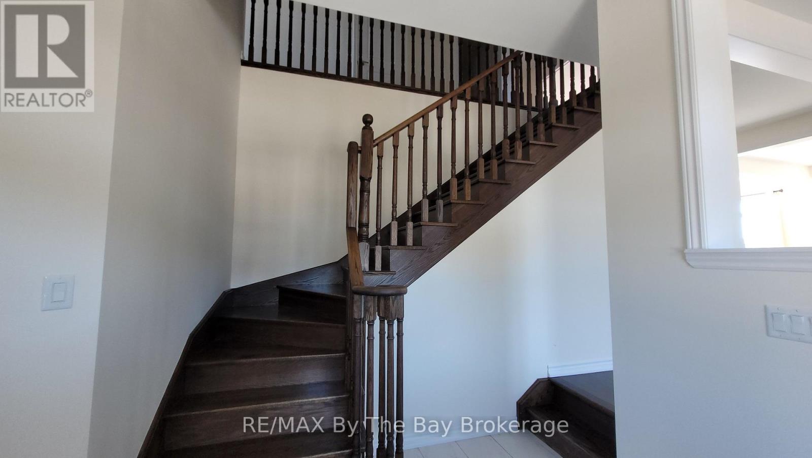 218 Roy Drive, Clearview, Ontario  L0M 1S0 - Photo 17 - S12273579