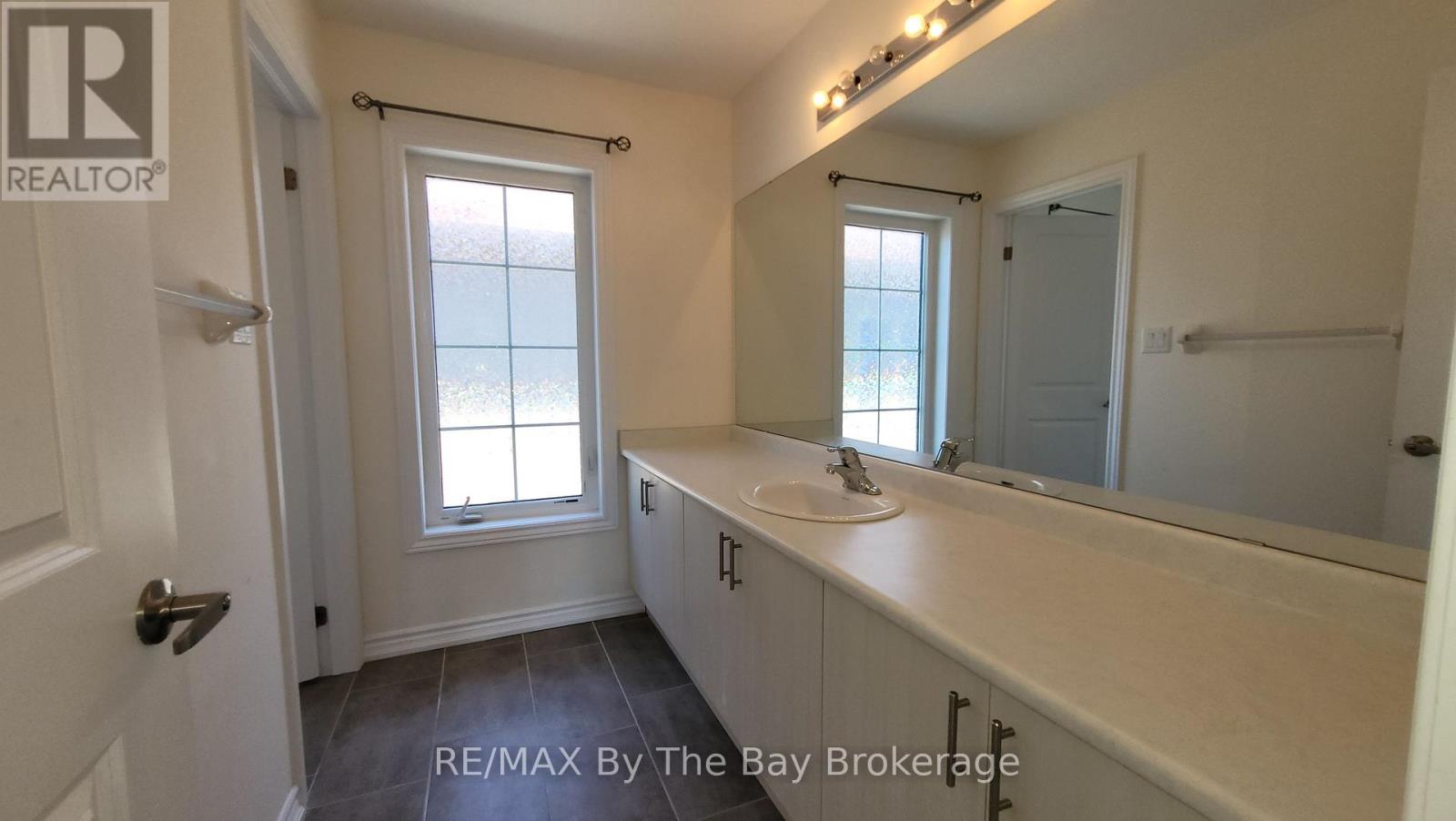 218 Roy Drive, Clearview, Ontario  L0M 1S0 - Photo 21 - S12273579