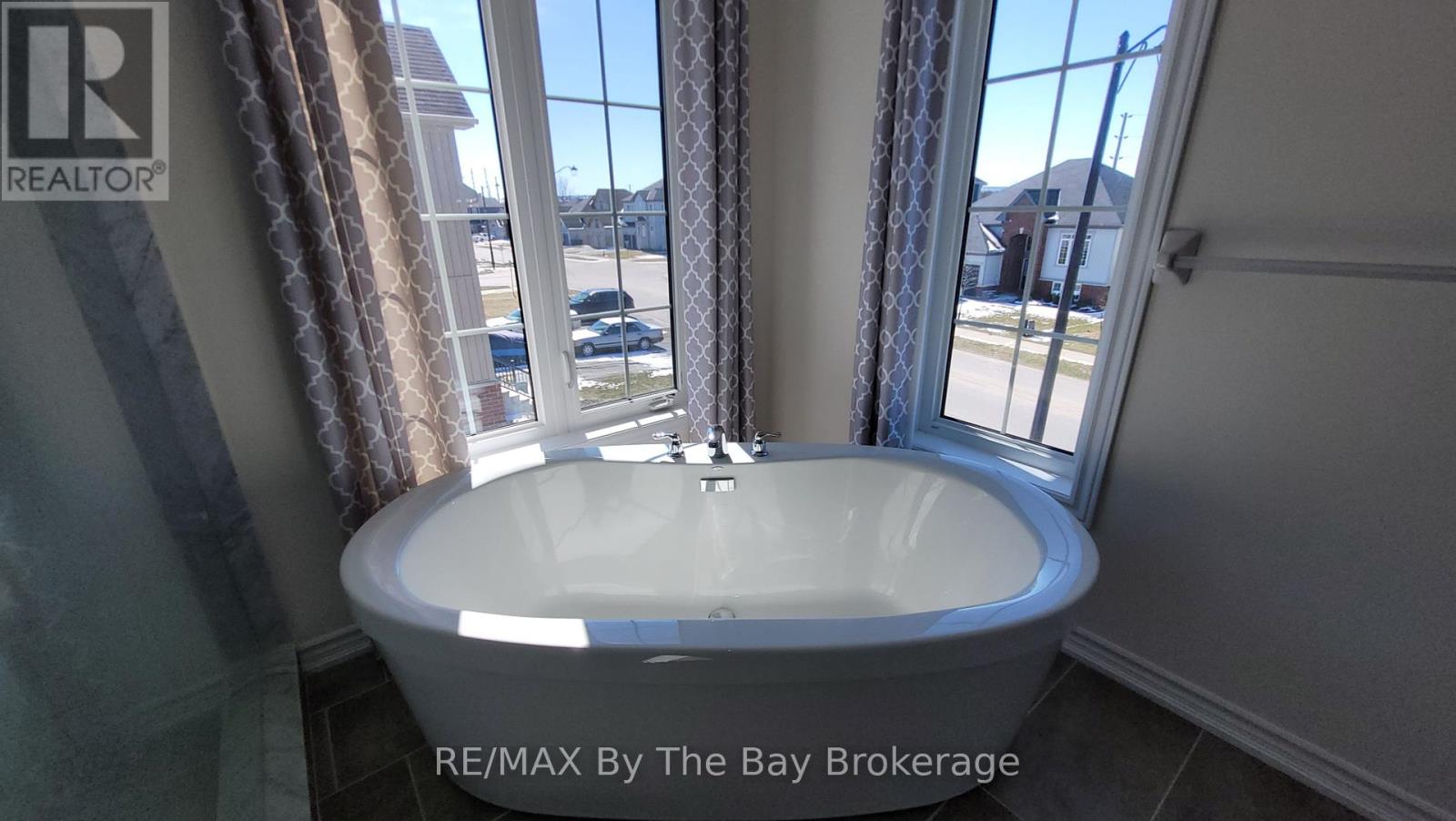 218 Roy Drive, Clearview, Ontario  L0M 1S0 - Photo 24 - S12273579