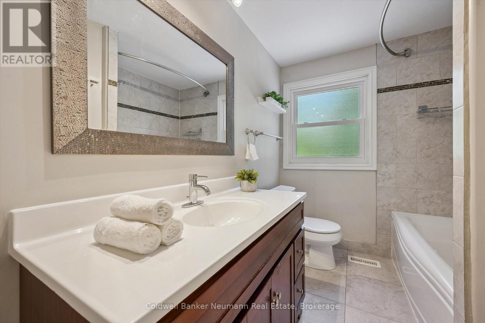 30 Maple Street, Guelph, Ontario  N1G 2G2 - Photo 31 - X12273409