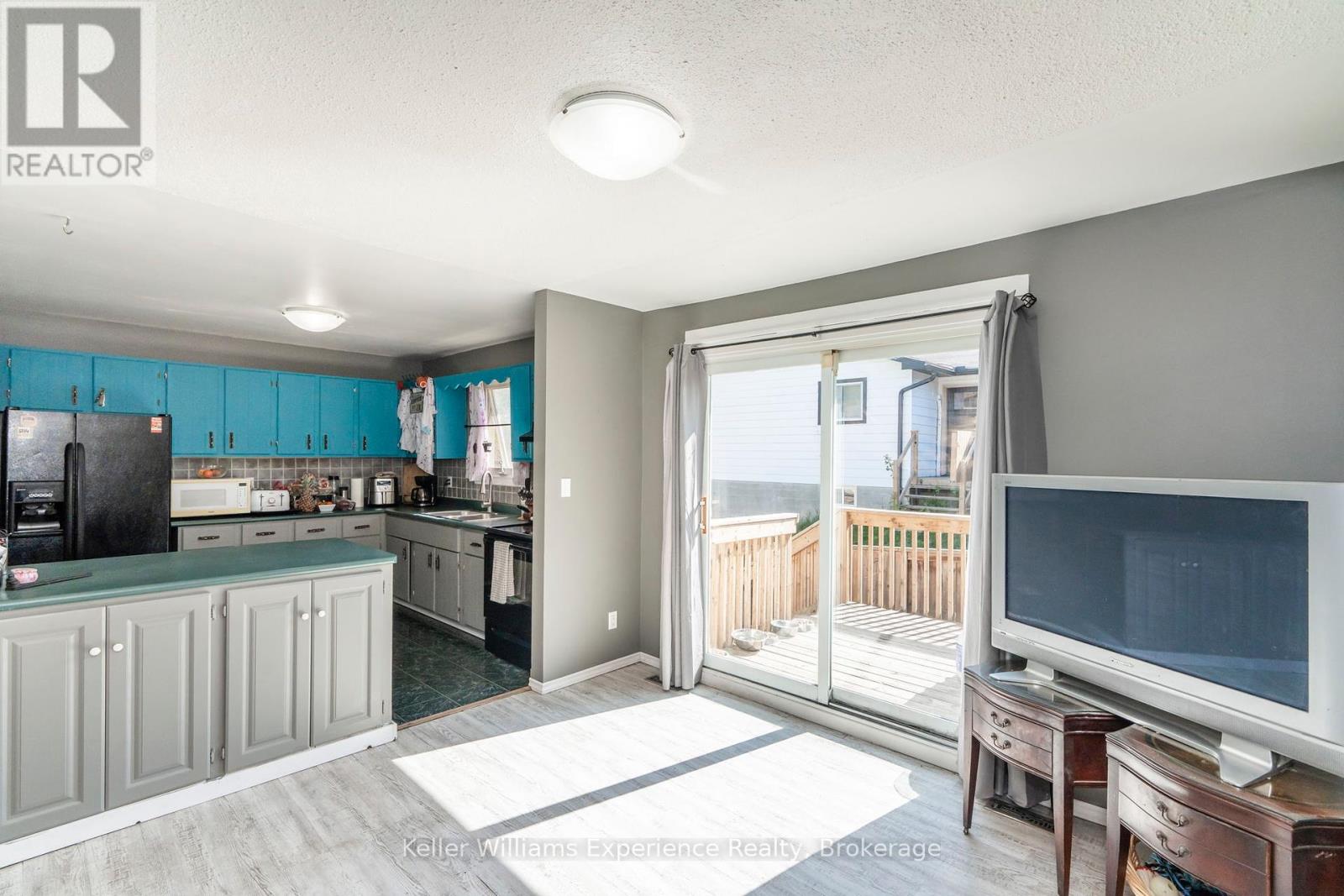 487 Nottingham Street, Tay, Ontario  L0K 1R0 - Photo 3 - S12273912