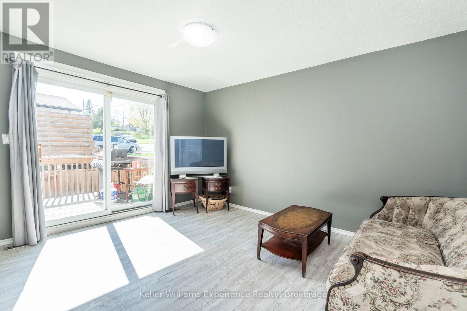487 Nottingham Street, Tay, Ontario  L0K 1R0 - Photo 4 - S12273912