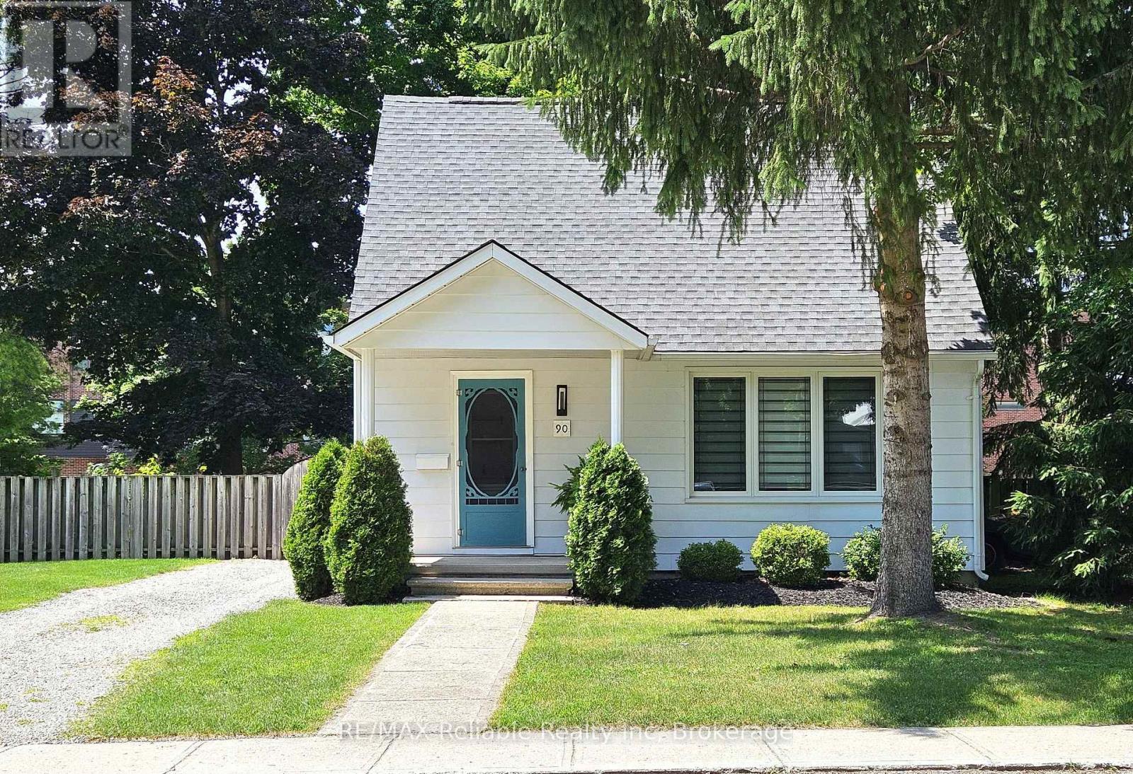 90 RAGLAN STREET, Central Huron, Ontario