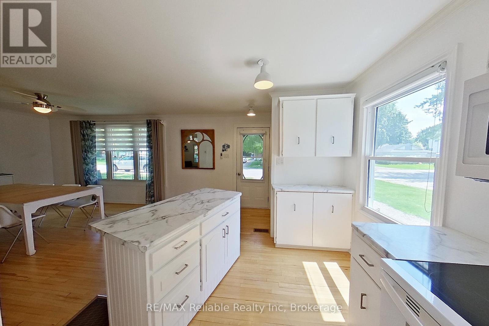 90 Raglan Street, Central Huron, Ontario  N0M 1L0 - Photo 7 - X12274248