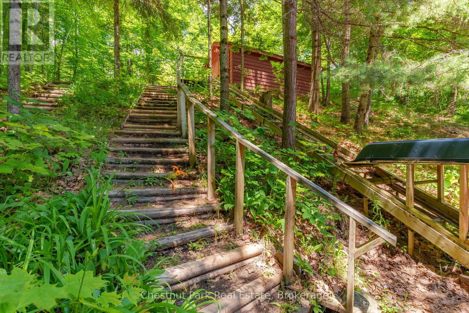 1054 10 Deewood Drive, Muskoka Lakes, Ontario  P0B 1M0 - Photo 3 - X12274261