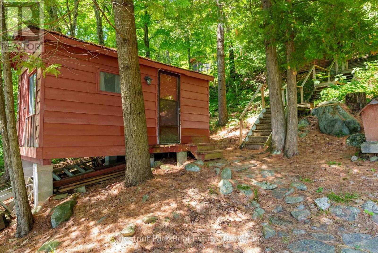 1054 10 Deewood Drive, Muskoka Lakes, Ontario  P0B 1M0 - Photo 34 - X12274261