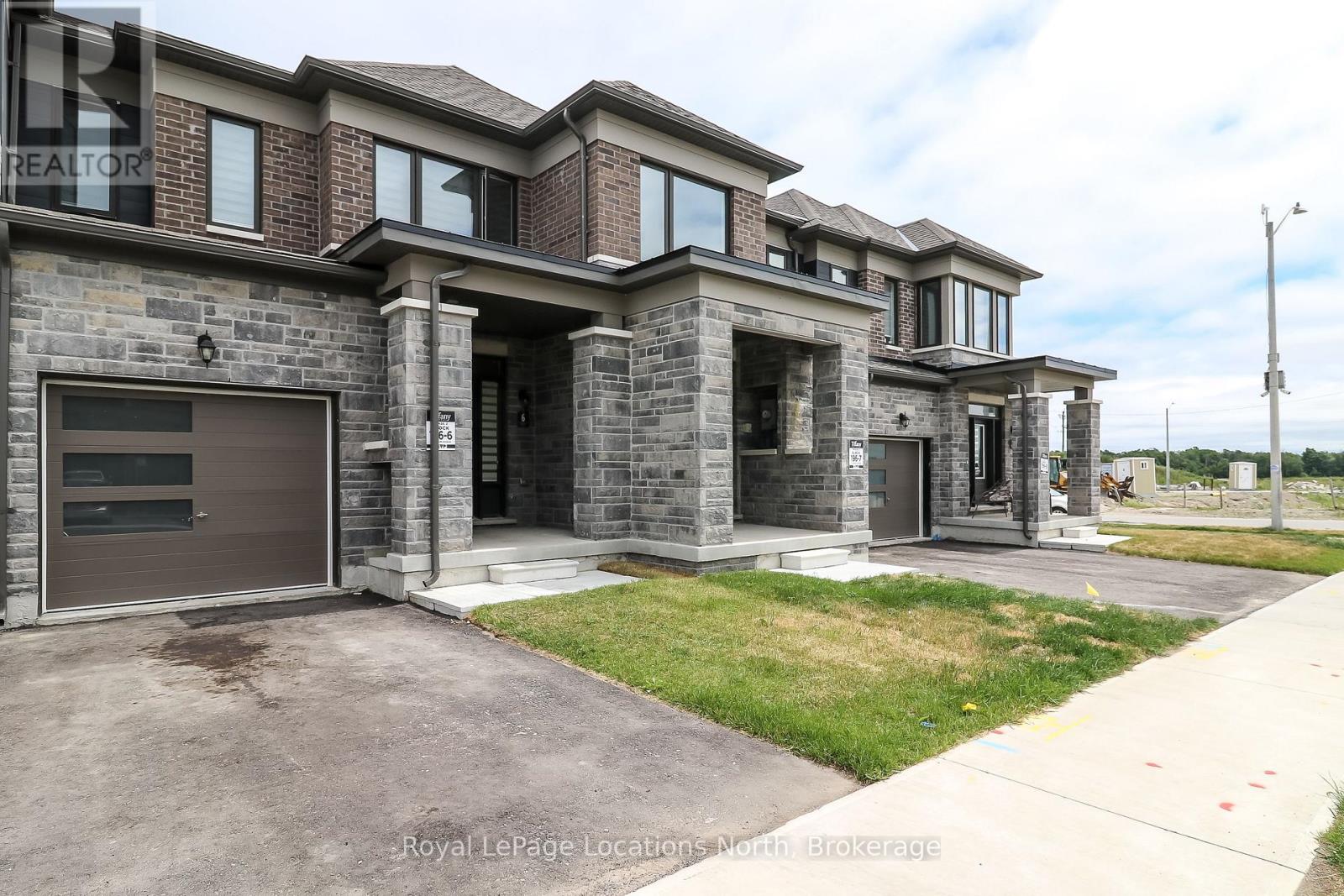 6 Durham Avenue, Barrie, Ontario  L9J 0W7 - Photo 2 - S12274344