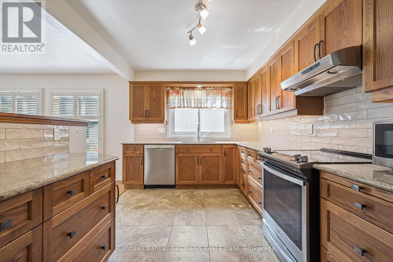 76 Shadybrook Crescent, Guelph, Ontario  N1G 3G6 - Photo 17 - X12274342