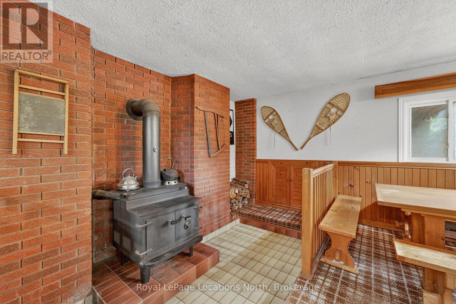 119 Tyrol Avenue, Blue Mountains, Ontario  N0H 2E0 - Photo 9 - X12274381