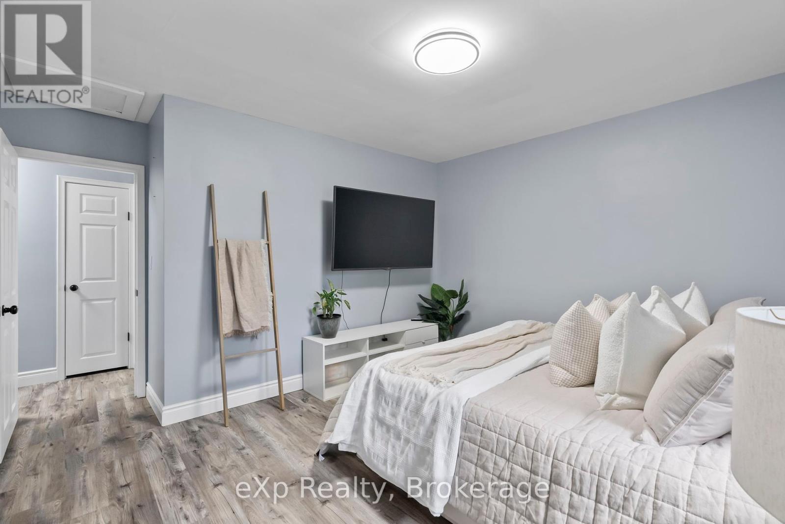 450 Smith Street, Wellington North, Ontario  N0G 1A0 - Photo 31 - X12275106