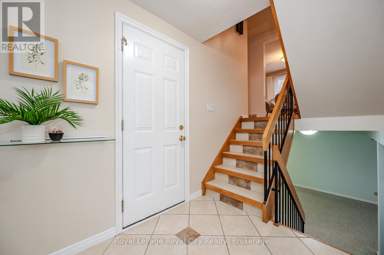 27 Shuh Avenue, Kitchener, Ontario  N2A 2Y1 - Photo 7 - X12275604