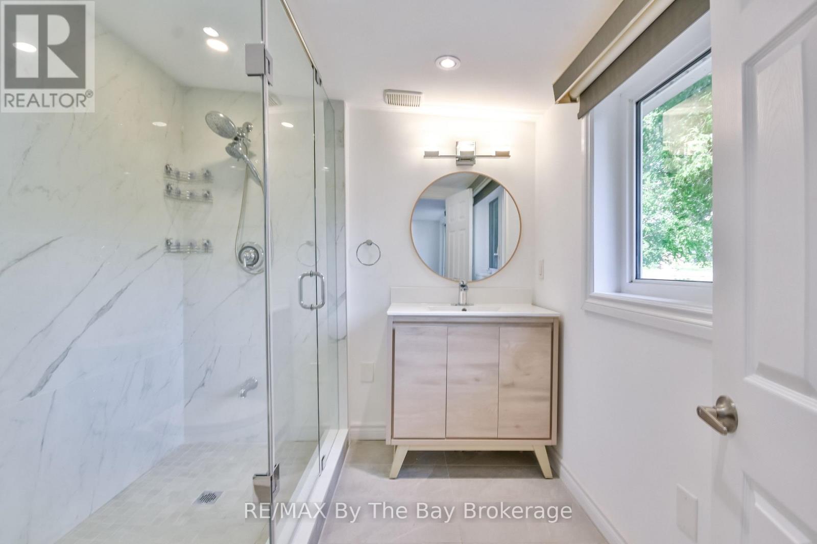 578 Oxbow Park Drive, Wasaga Beach, Ontario  L9Z 2T8 - Photo 15 - S12276111