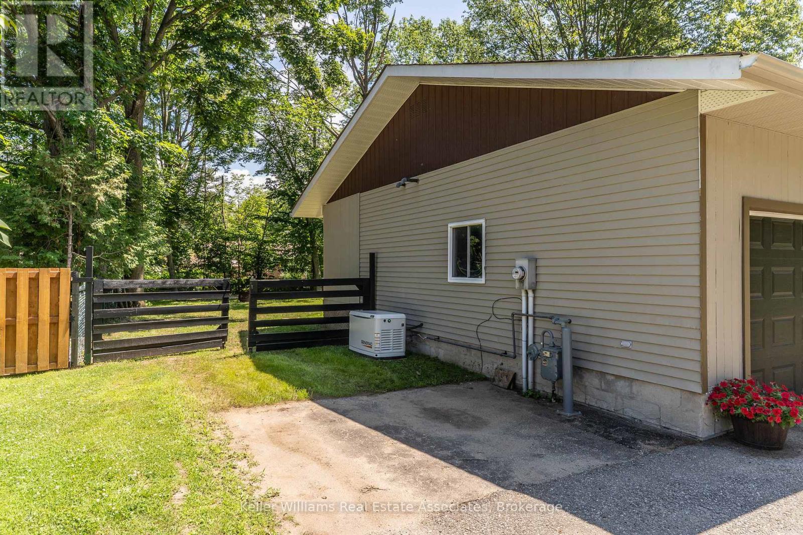 220 Alexander Street, Gravenhurst, Ontario  P1P 1A6 - Photo 36 - X12276481