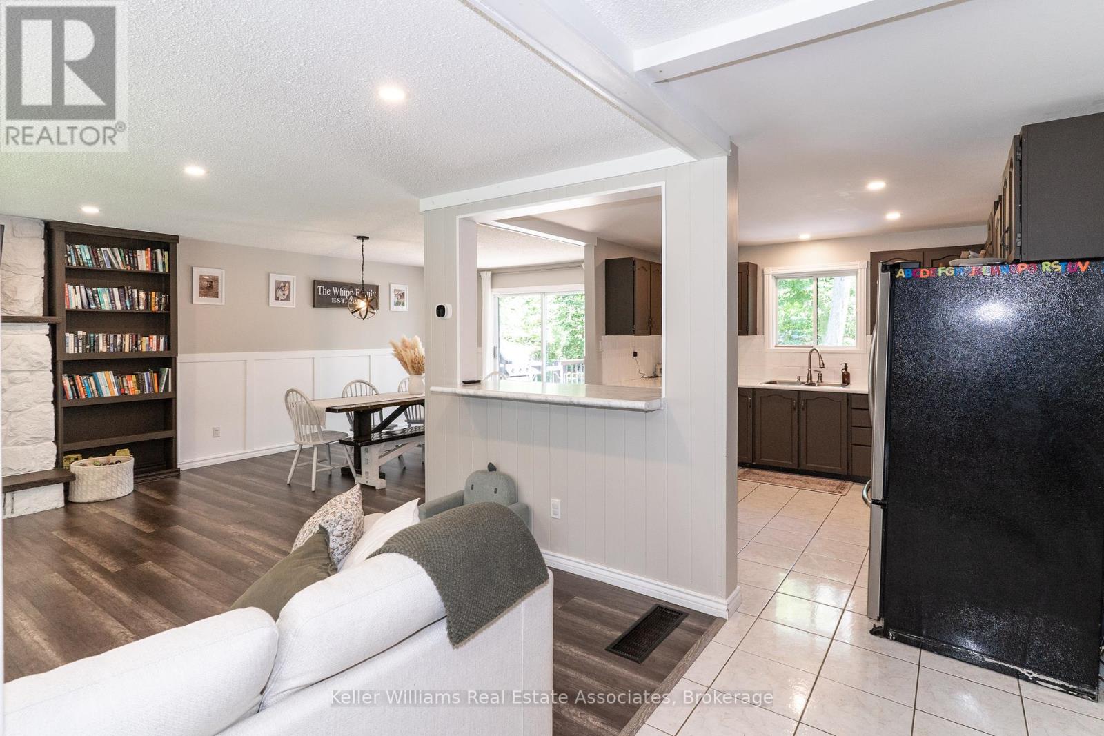 220 Alexander Street, Gravenhurst, Ontario  P1P 1A6 - Photo 5 - X12276481