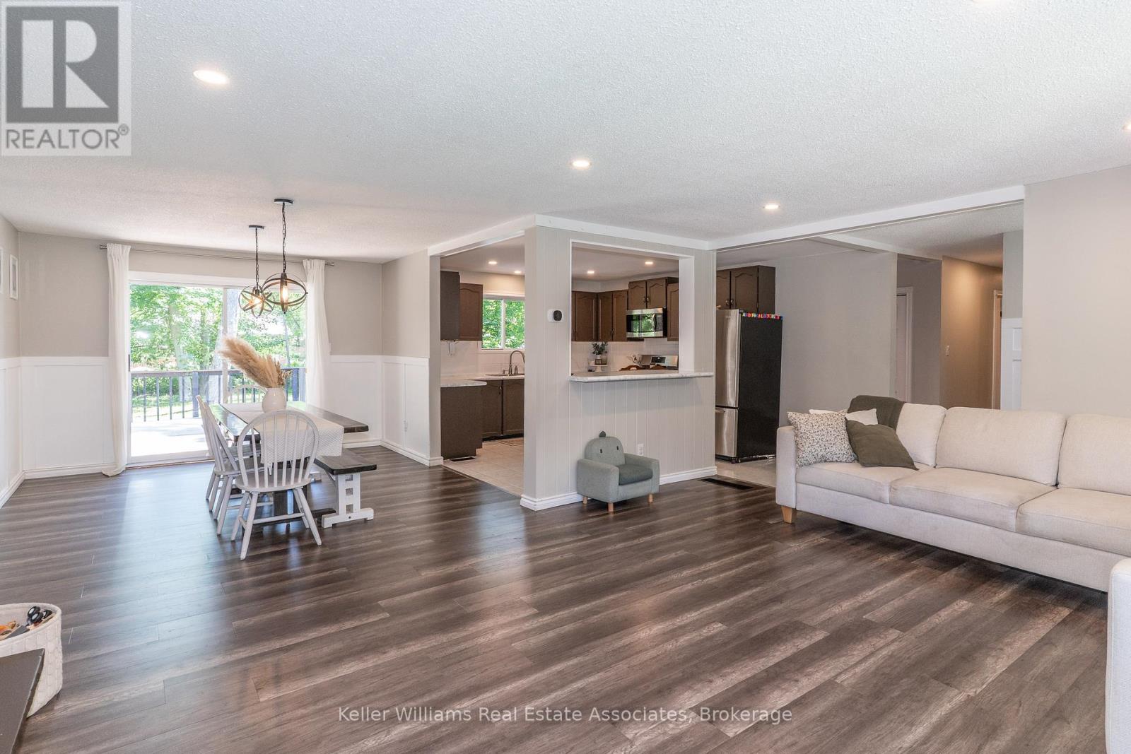 220 Alexander Street, Gravenhurst, Ontario  P1P 1A6 - Photo 6 - X12276481