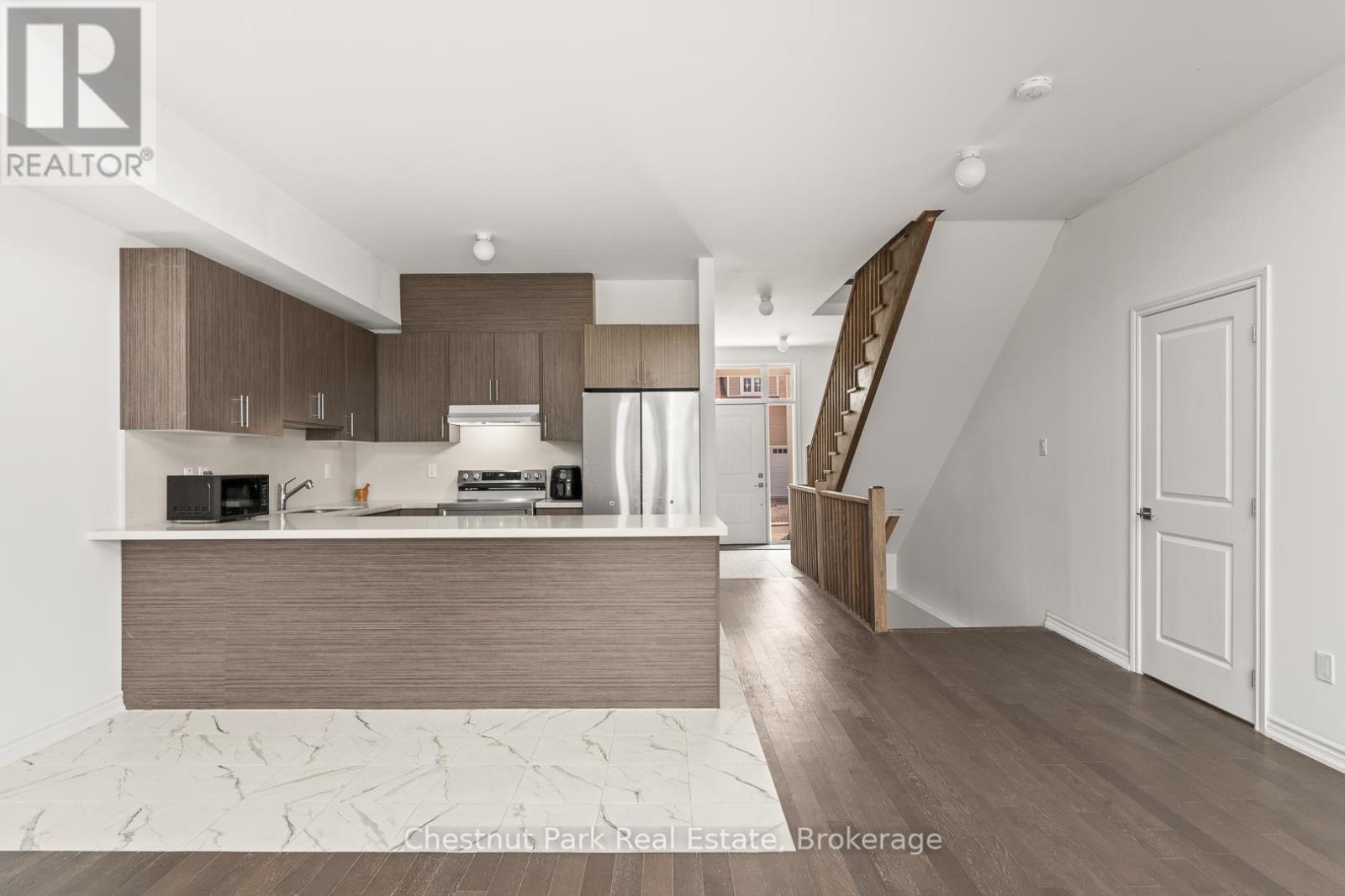 6 Turnberry Court, Bracebridge, Ontario  P1L 0N5 - Photo 4 - X12276568