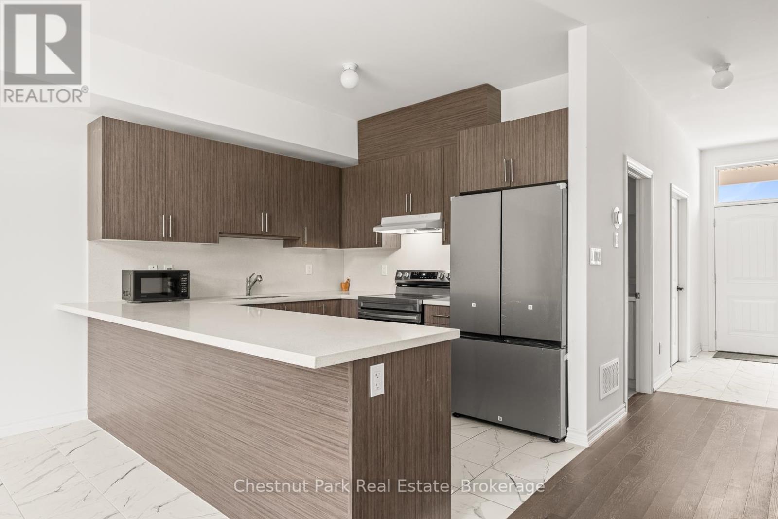 6 Turnberry Court, Bracebridge, Ontario  P1L 0N5 - Photo 5 - X12276568