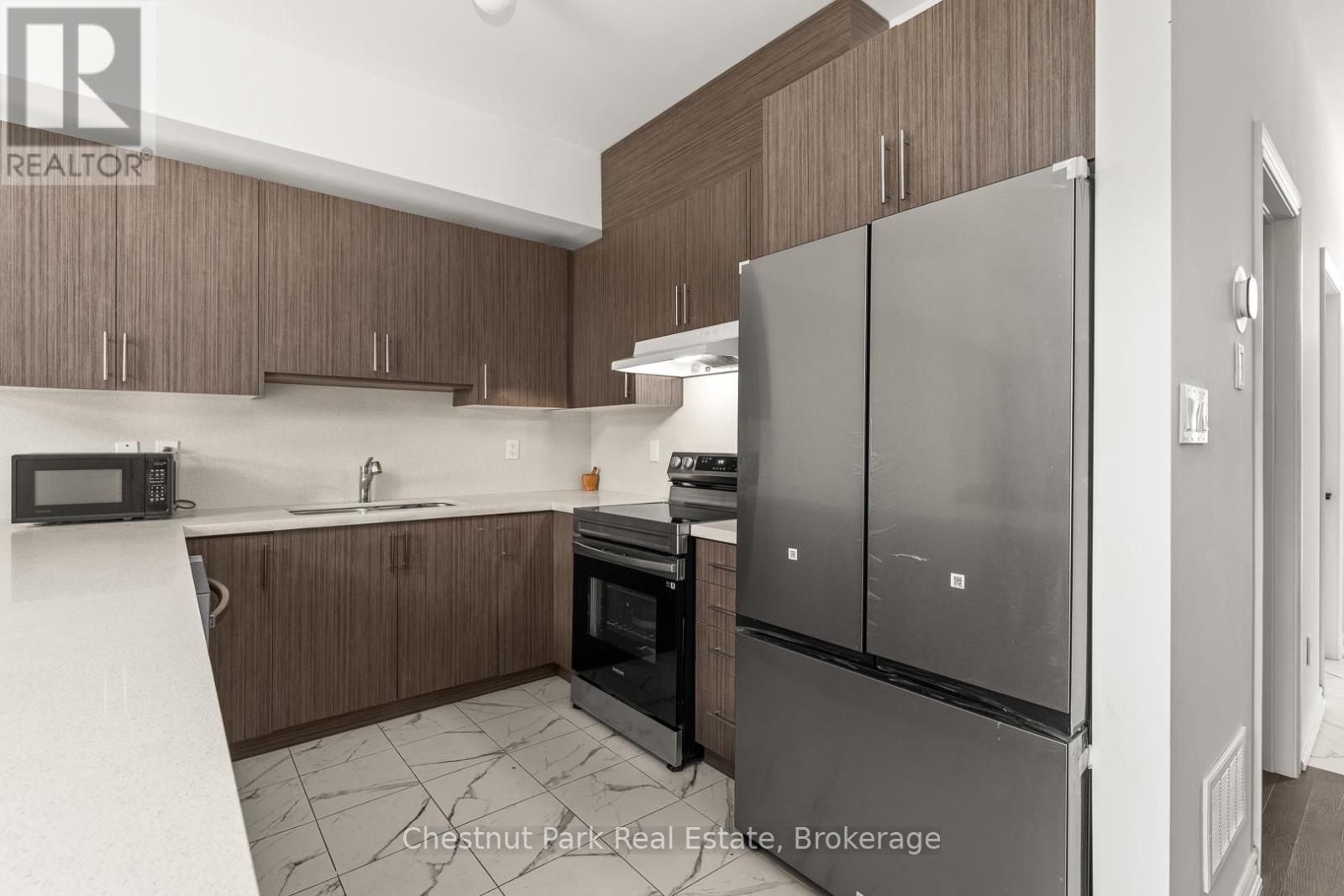 6 Turnberry Court, Bracebridge, Ontario  P1L 0N5 - Photo 7 - X12276568
