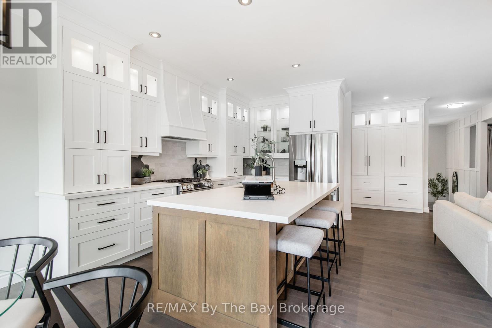 11 Basswood Drive, Wasaga Beach, Ontario  L9Z 0A9 - Photo 12 - S12277050