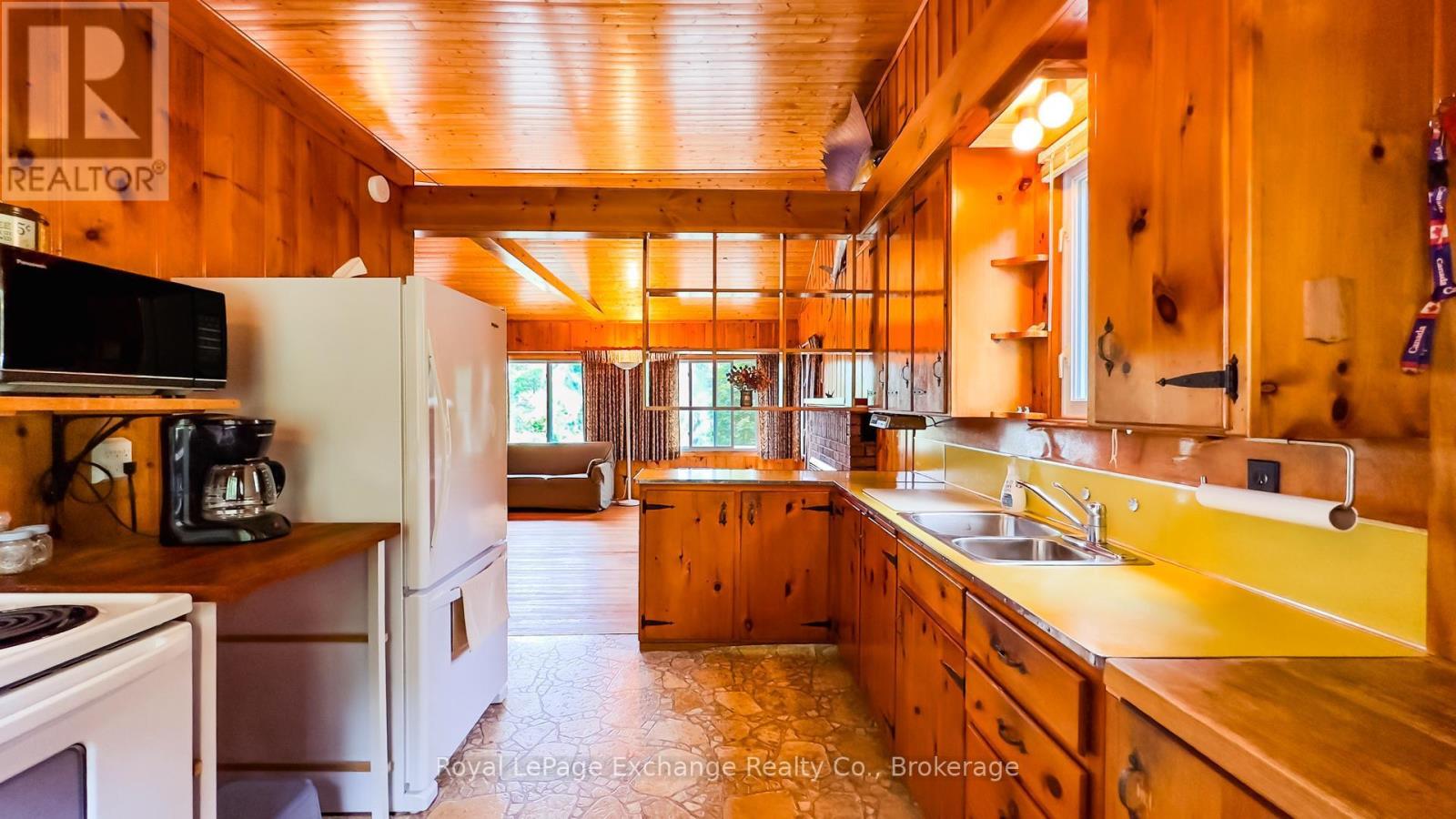 40 Vozka Drive S, Huron-Kinloss, Ontario  N2Z 0B3 - Photo 19 - X12277263
