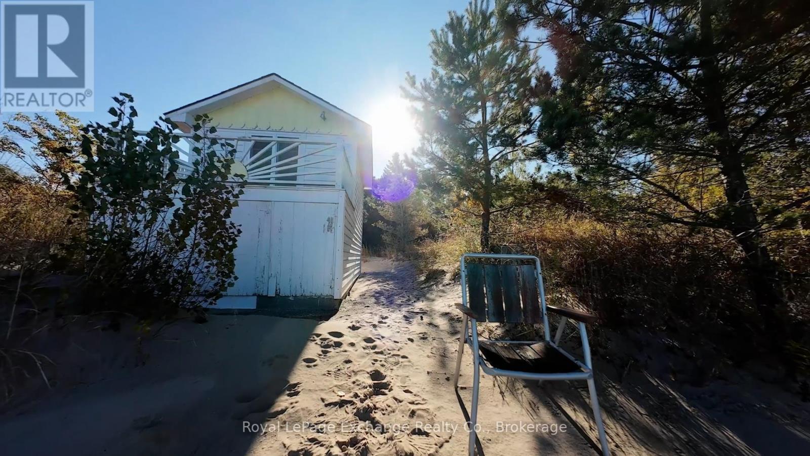 40 Vozka Drive S, Huron-Kinloss, Ontario  N2Z 0B3 - Photo 3 - X12277263