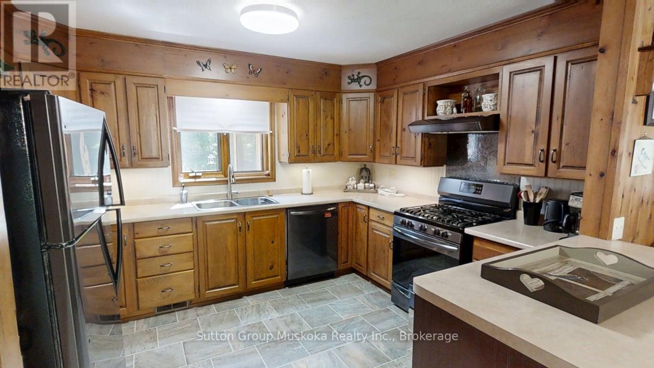 1004 East Cooper Lake Road, Lake Of Bays, Ontario  P0A 1H0 - Photo 5 - X12278215