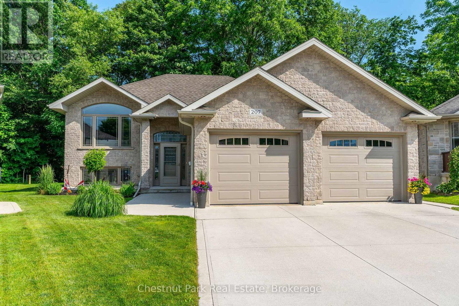 207 2ND STREET W, Owen Sound, Ontario