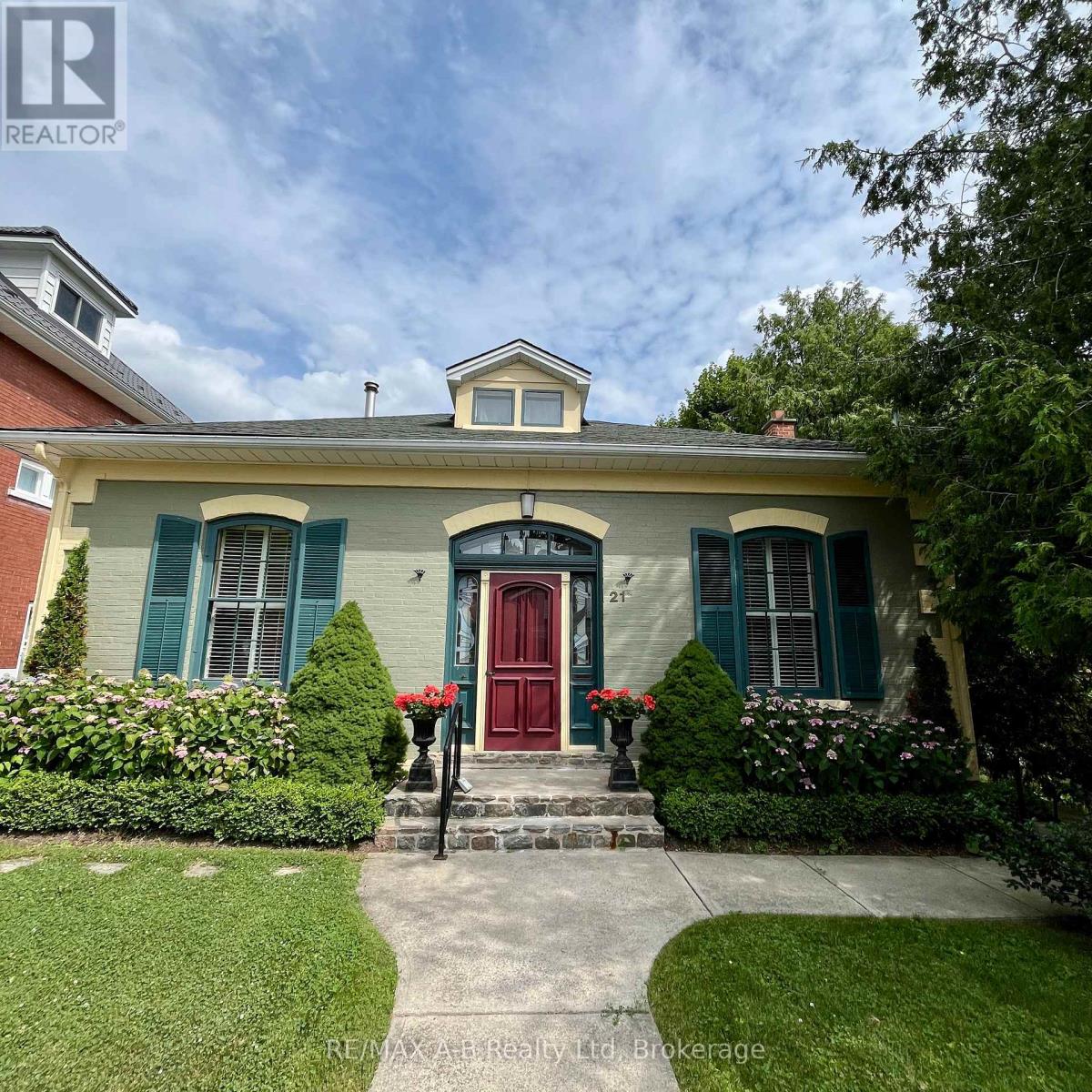 21 BIRMINGHAM STREET, Stratford, Ontario