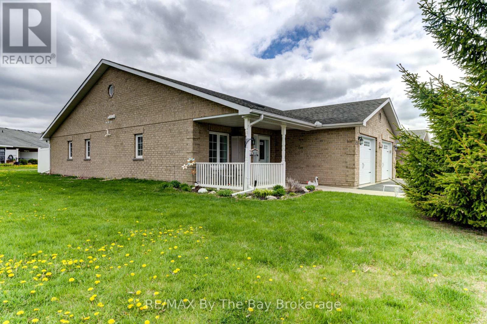 122 Meadow Lane, Wasaga Beach, Ontario  L9Z 0A4 - Photo 1 - S12278538