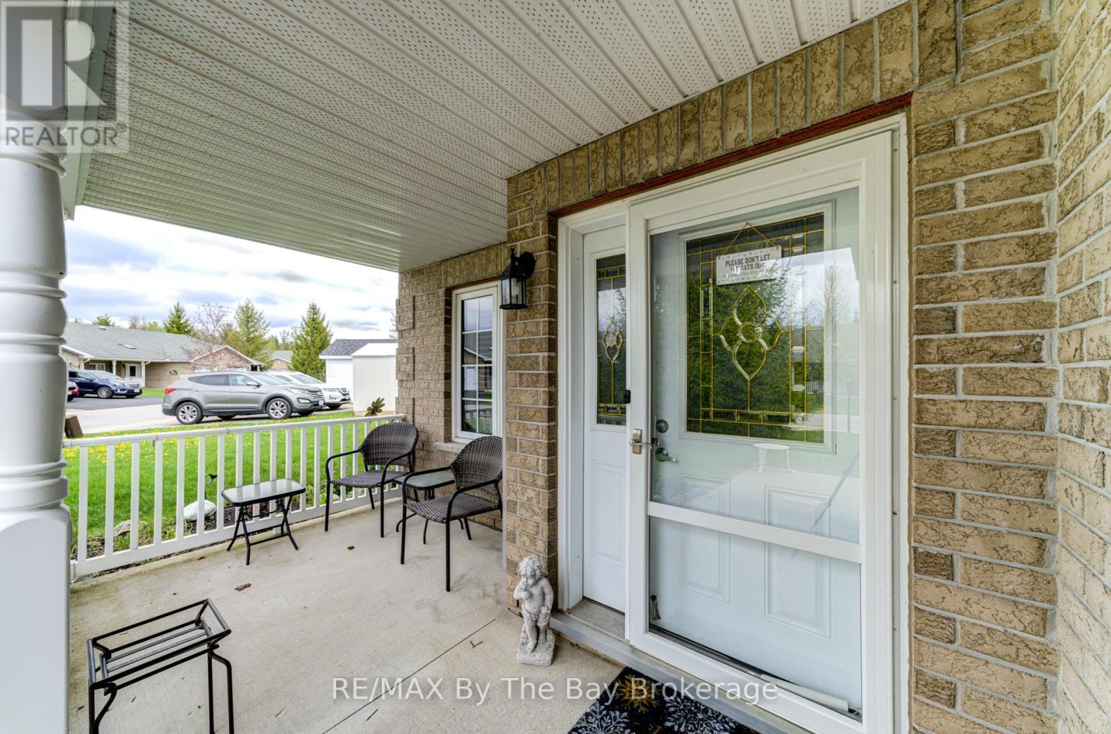 122 Meadow Lane, Wasaga Beach, Ontario  L9Z 0A4 - Photo 4 - S12278538