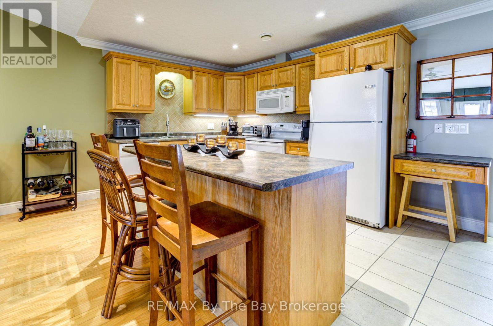122 Meadow Lane, Wasaga Beach, Ontario  L9Z 0A4 - Photo 8 - S12278538