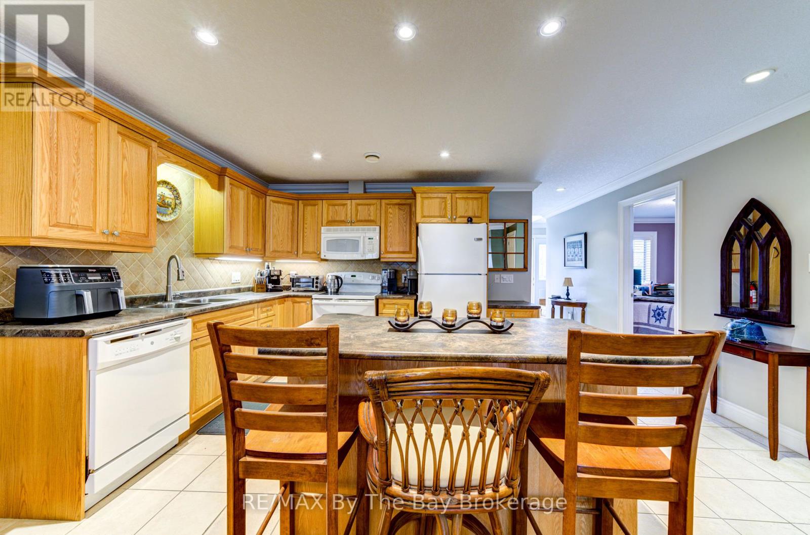 122 Meadow Lane, Wasaga Beach, Ontario  L9Z 0A4 - Photo 9 - S12278538
