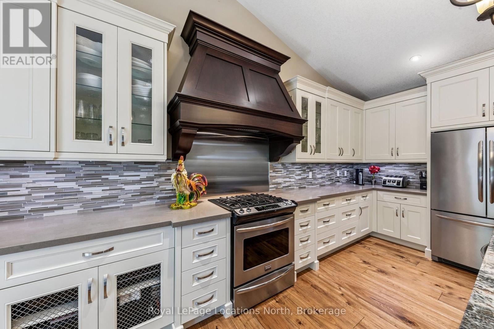 77 Knox Road W, Wasaga Beach, Ontario  L9Z 2A8 - Photo 14 - S12278611