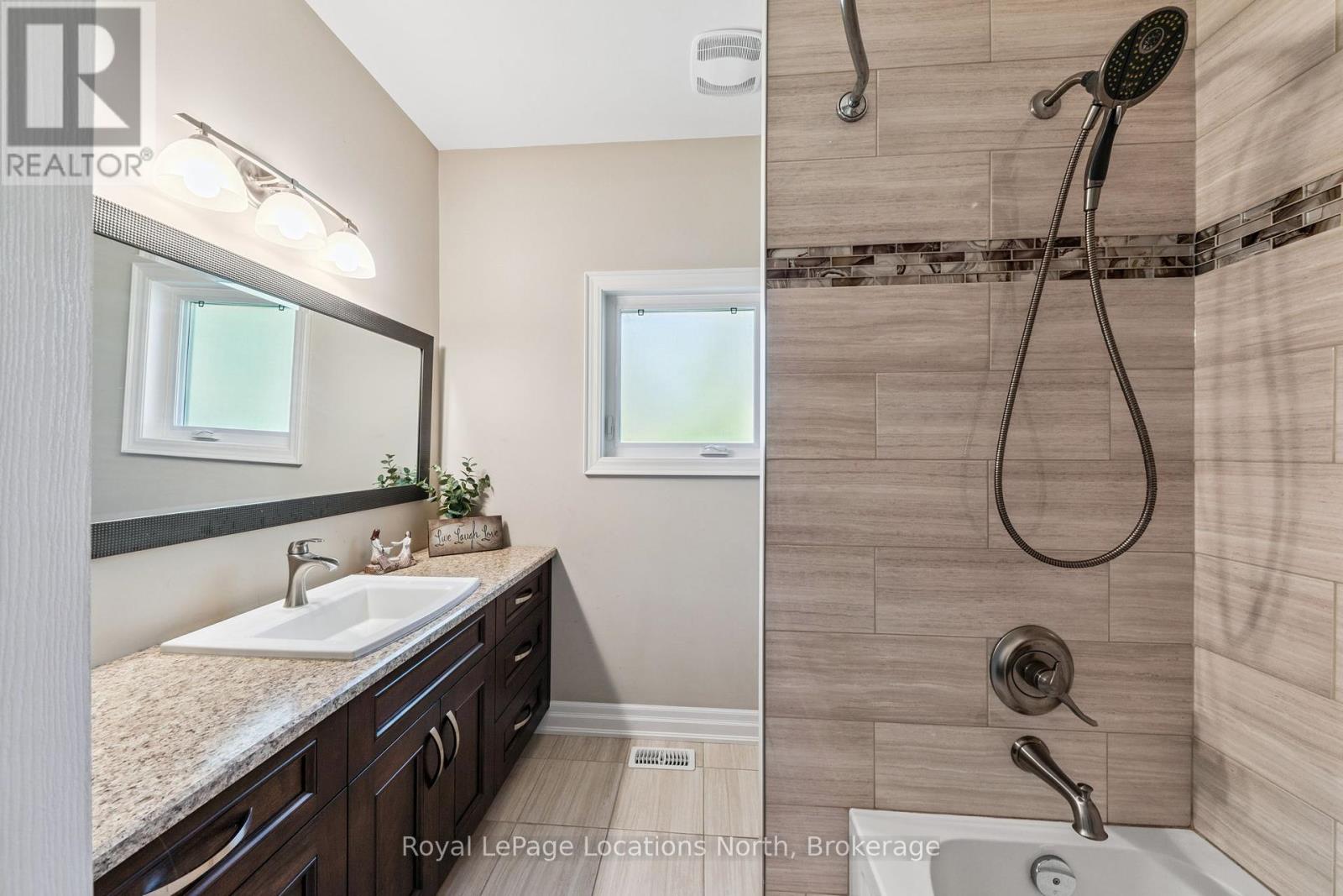 77 Knox Road W, Wasaga Beach, Ontario  L9Z 2A8 - Photo 25 - S12278611
