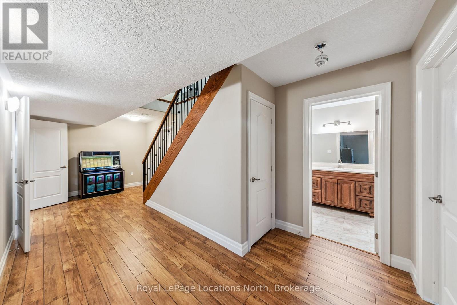 77 Knox Road W, Wasaga Beach, Ontario  L9Z 2A8 - Photo 31 - S12278611