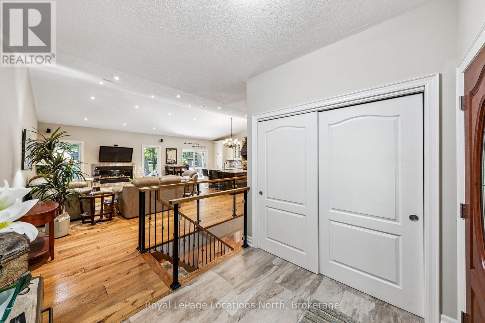 77 Knox Road W, Wasaga Beach, Ontario  L9Z 2A8 - Photo 7 - S12278611