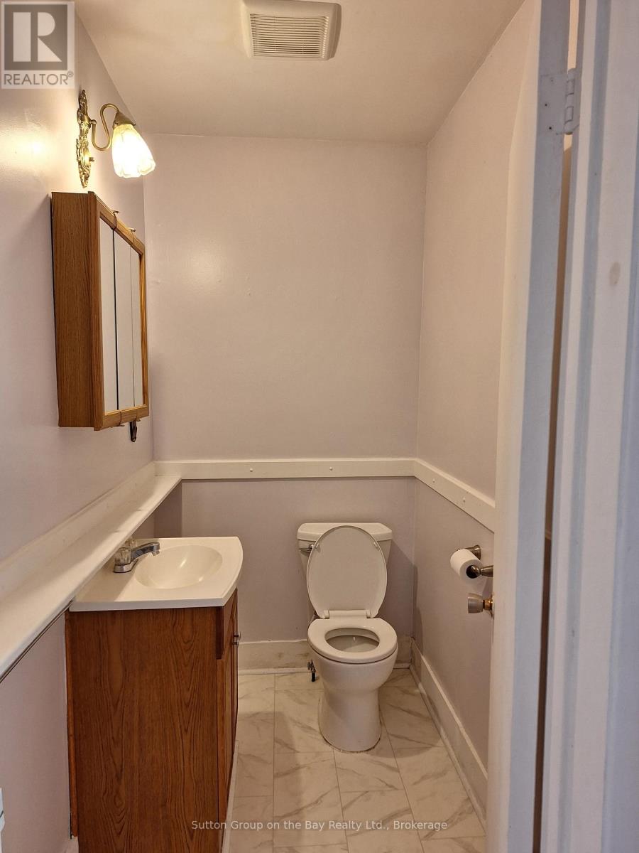 215 Cedar Street, Clearview, Ontario  L0M 1S0 - Photo 13 - S12279083