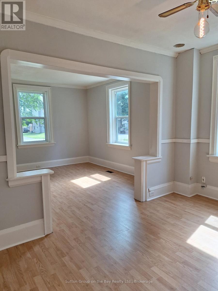 215 Cedar Street, Clearview, Ontario  L0M 1S0 - Photo 15 - S12279083