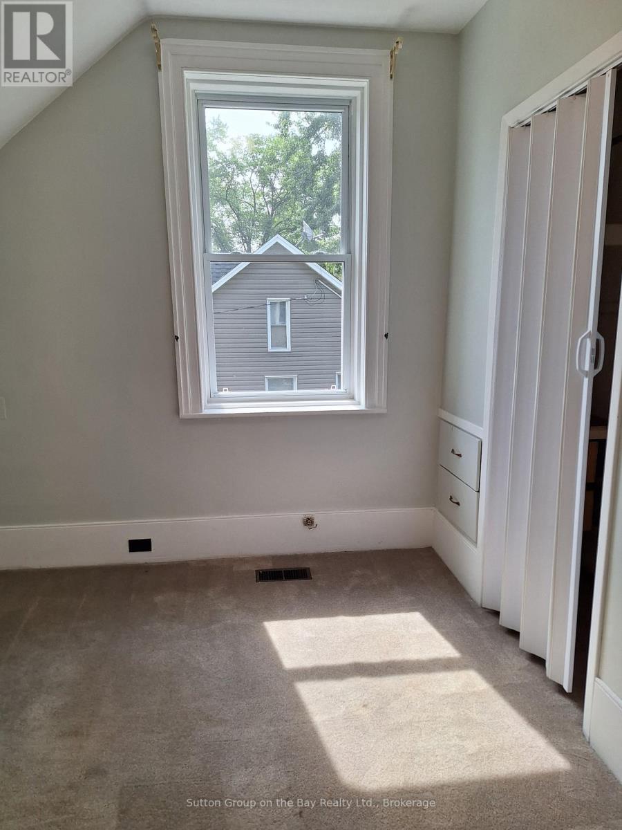 215 Cedar Street, Clearview, Ontario  L0M 1S0 - Photo 19 - S12279083