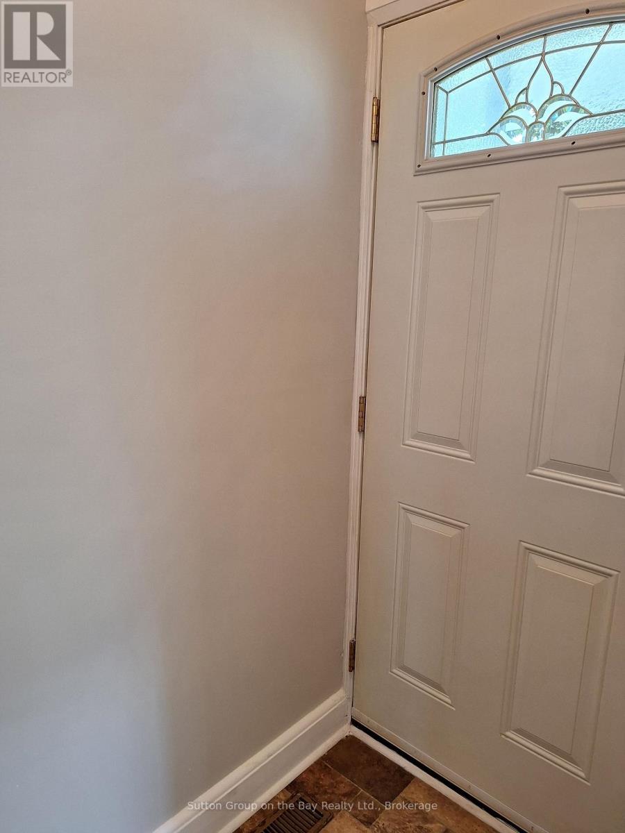 215 Cedar Street, Clearview, Ontario  L0M 1S0 - Photo 24 - S12279083