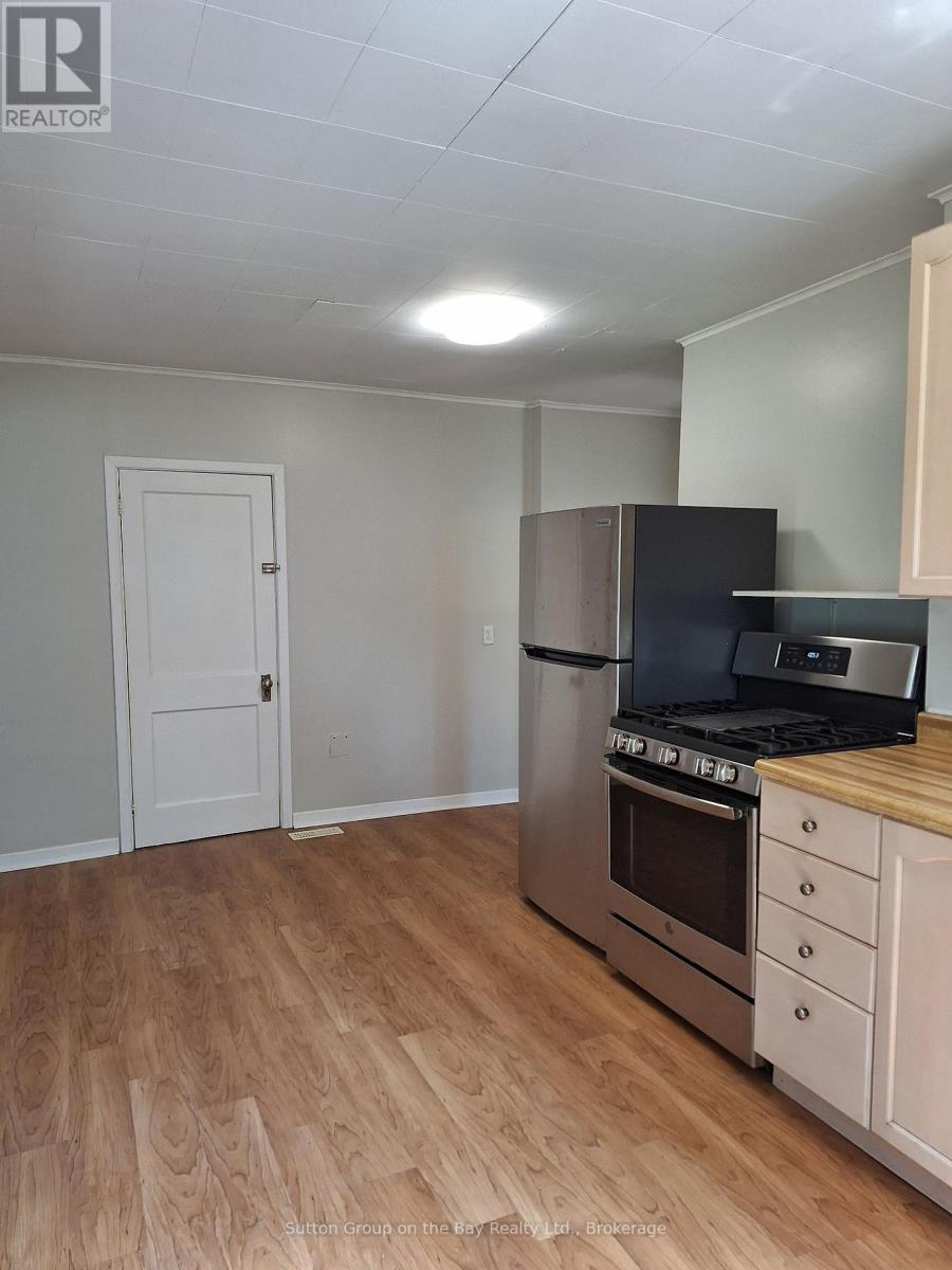215 Cedar Street, Clearview, Ontario  L0M 1S0 - Photo 8 - S12279083