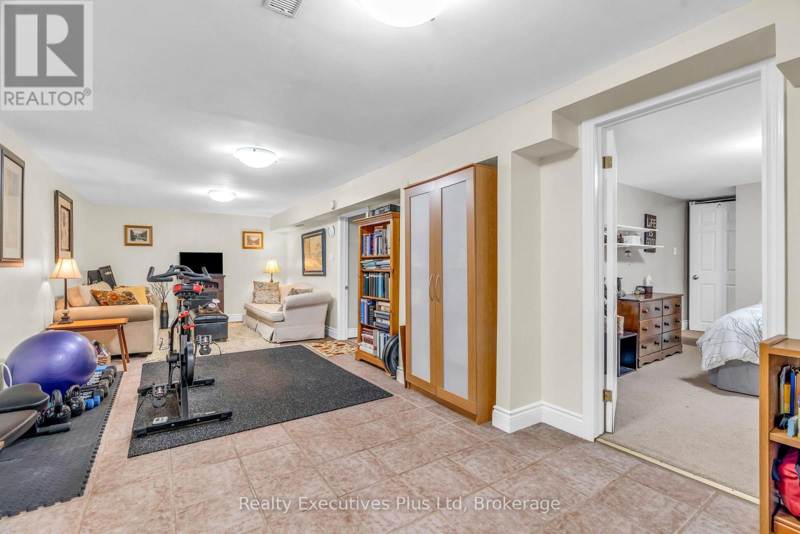 61 Mcilwraith Crescent, Guelph, Ontario  N1E 6J4 - Photo 28 - X12278956