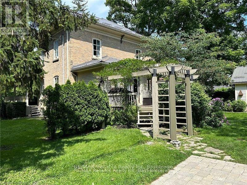 32 Bayfield Terrace, Bluewater, Ontario  N0M 1G0 - Photo 6 - X12279041