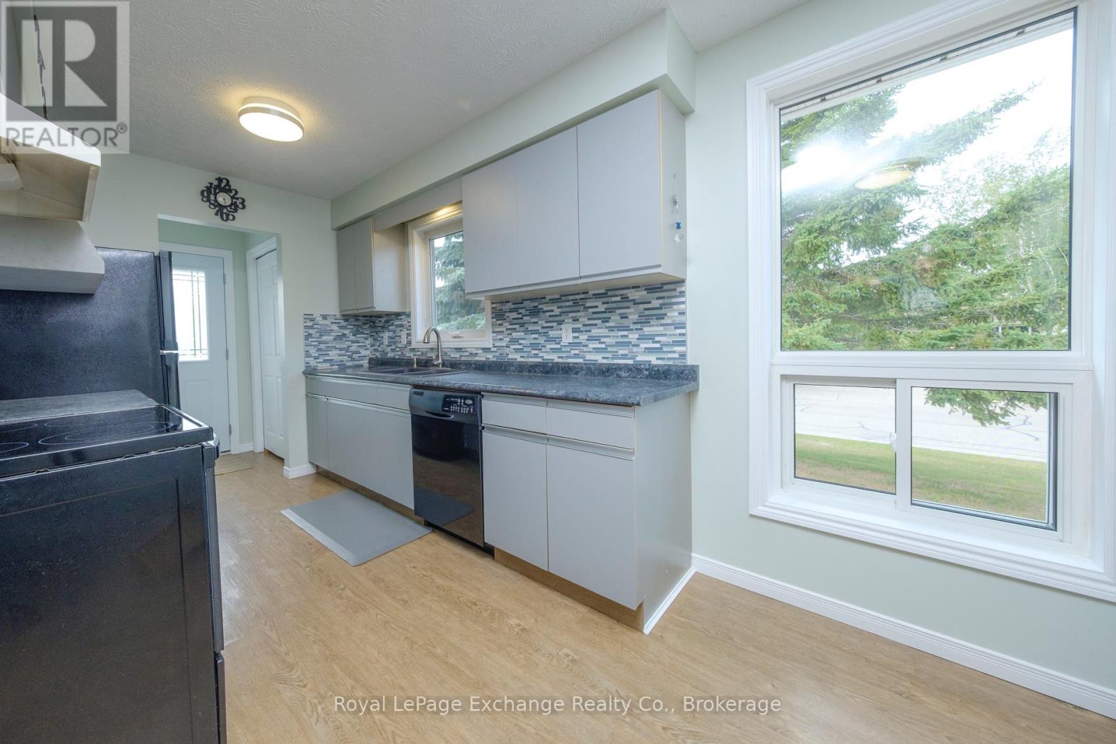 649 Lloyd Street, Saugeen Shores, Ontario  N0H 2C1 - Photo 10 - X12279121