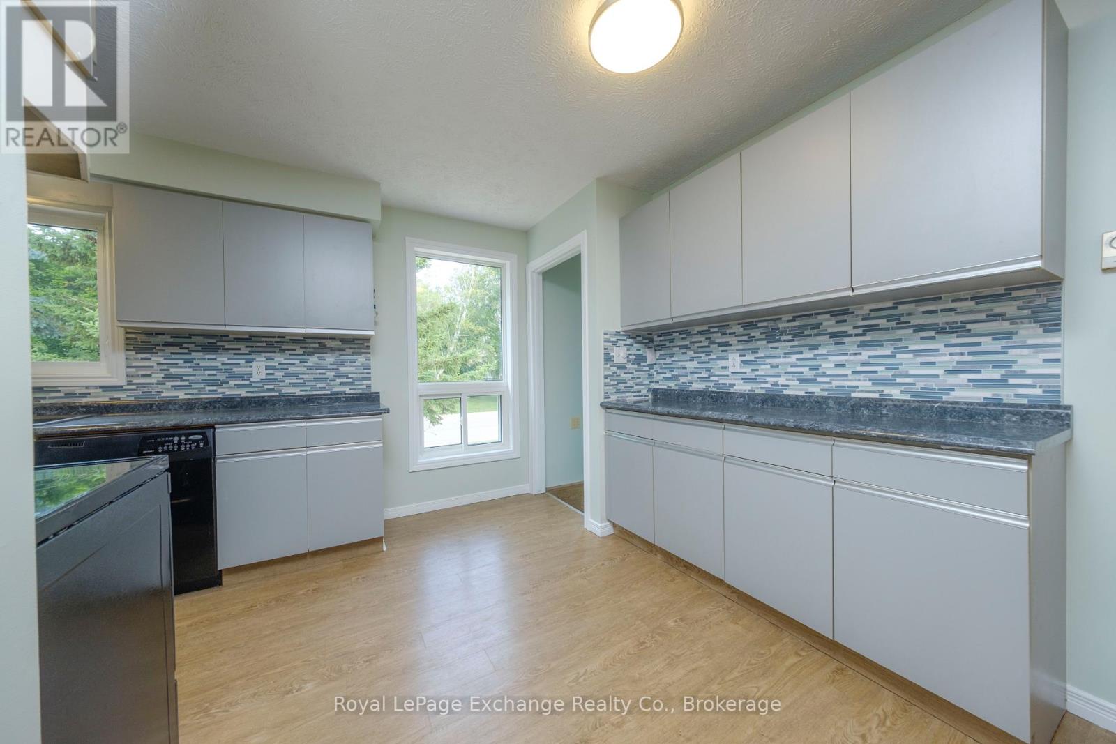 649 Lloyd Street, Saugeen Shores, Ontario  N0H 2C1 - Photo 9 - X12279121