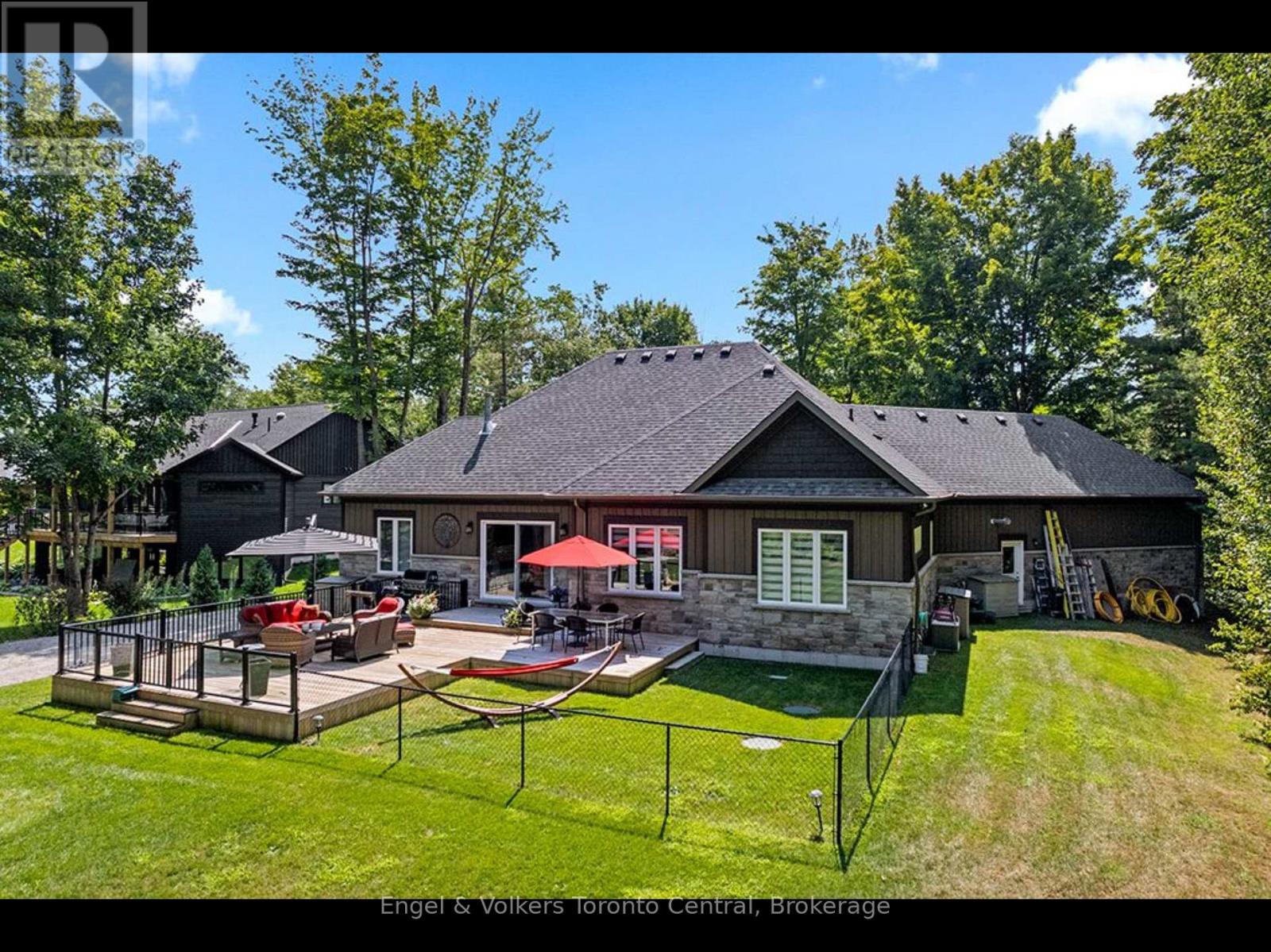 81 Spruce Street, Tiny, Ontario  L0L 1P1 - Photo 2 - S12279204