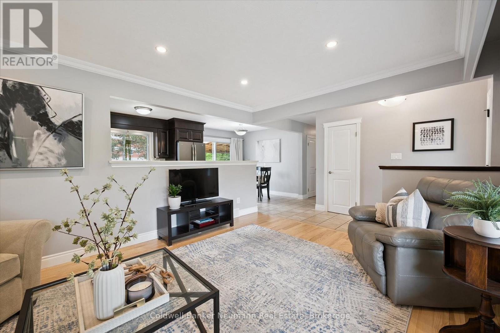 71 Pleasant Road, Guelph, Ontario  N1E 3Z5 - Photo 6 - X12279248