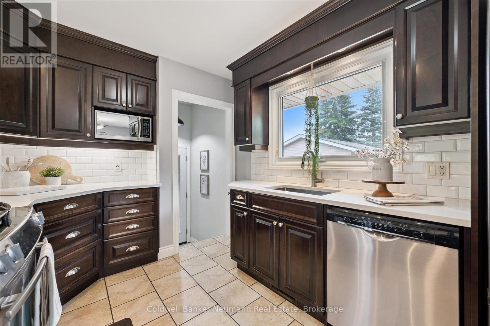 71 Pleasant Road, Guelph, Ontario  N1E 3Z5 - Photo 7 - X12279248