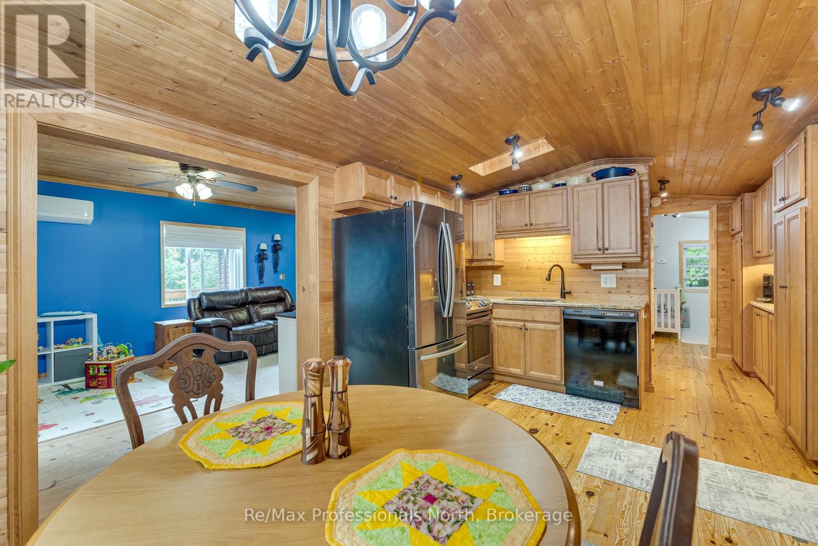1028 Inverness Road, Muskoka Lakes, Ontario  P0B 1M0 - Photo 7 - X12279455
